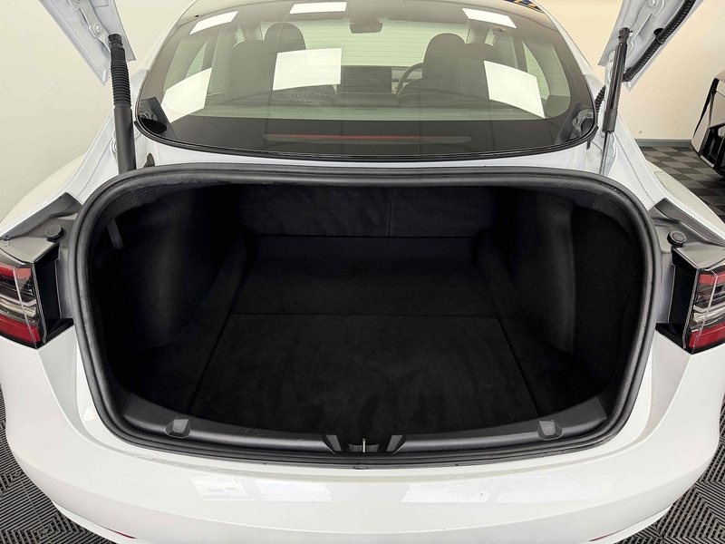 Tesla Model 3 Long Range - U2205