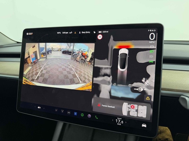 Tesla Model 3 Long Range - U2205