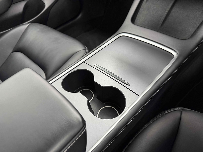 Tesla Model 3 Long Range - U2205