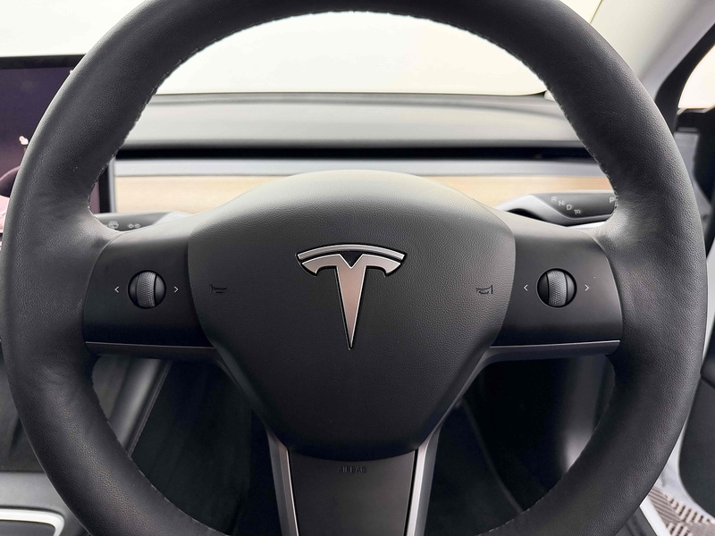 Tesla Model 3 Long Range - U2205