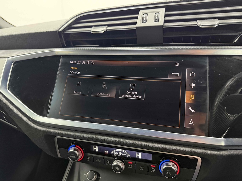 Audi Q3 TFSI CoD S line - U2210