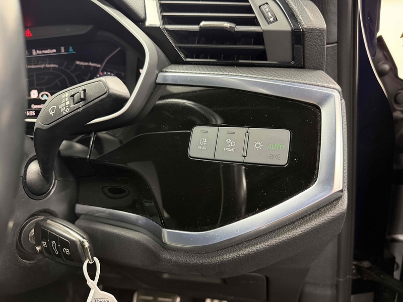 Audi Q3 TFSI CoD S line - U2210