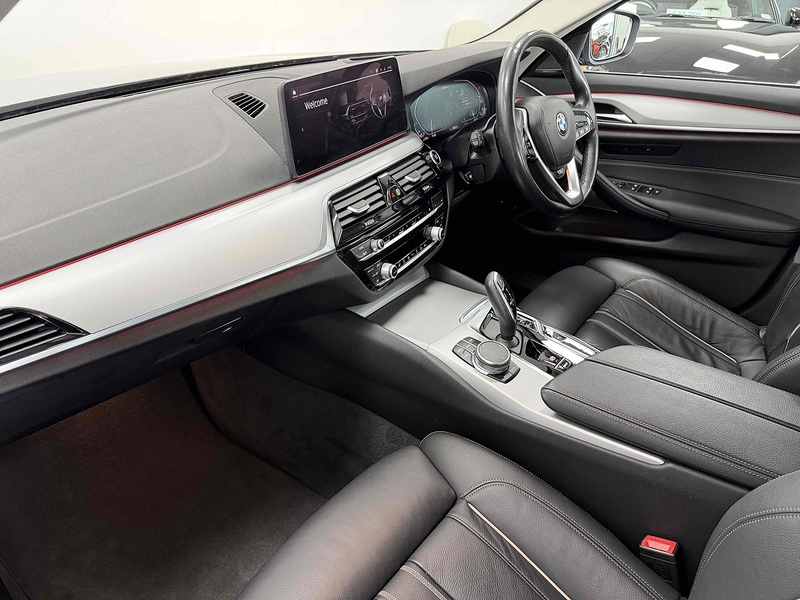 BMW 5 Series 530e SE - U2220