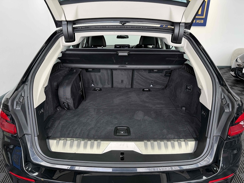 BMW 5 Series 530e SE - U2220