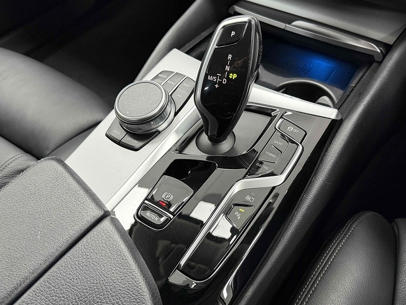 BMW 5 Series 530e SE - U2220