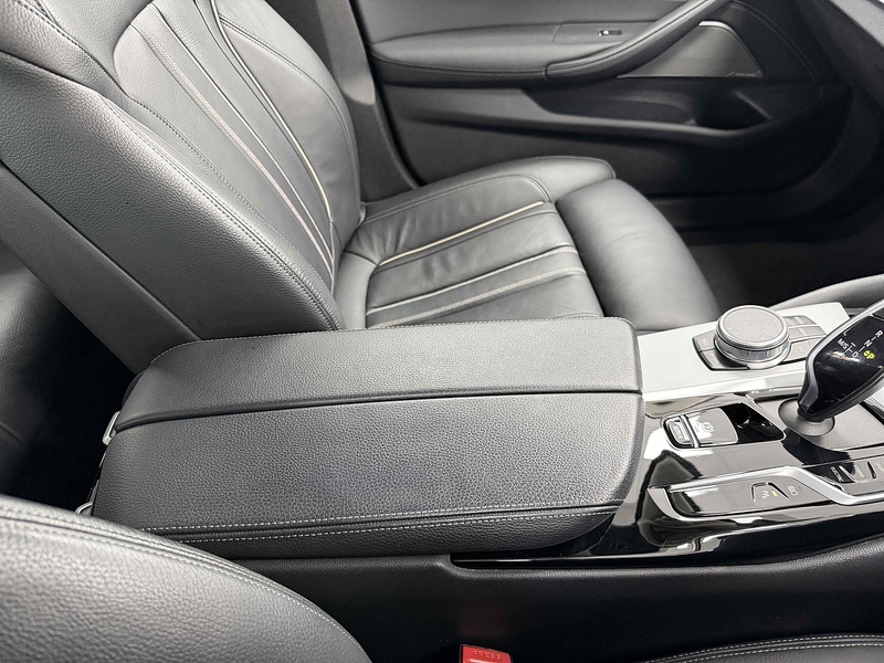 BMW 5 Series 530e SE - U2220