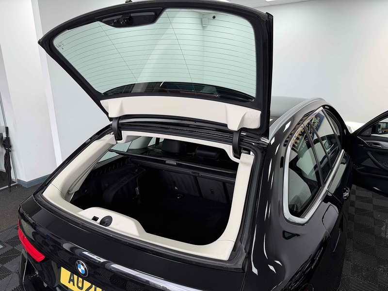 BMW 5 Series 530e SE - U2220