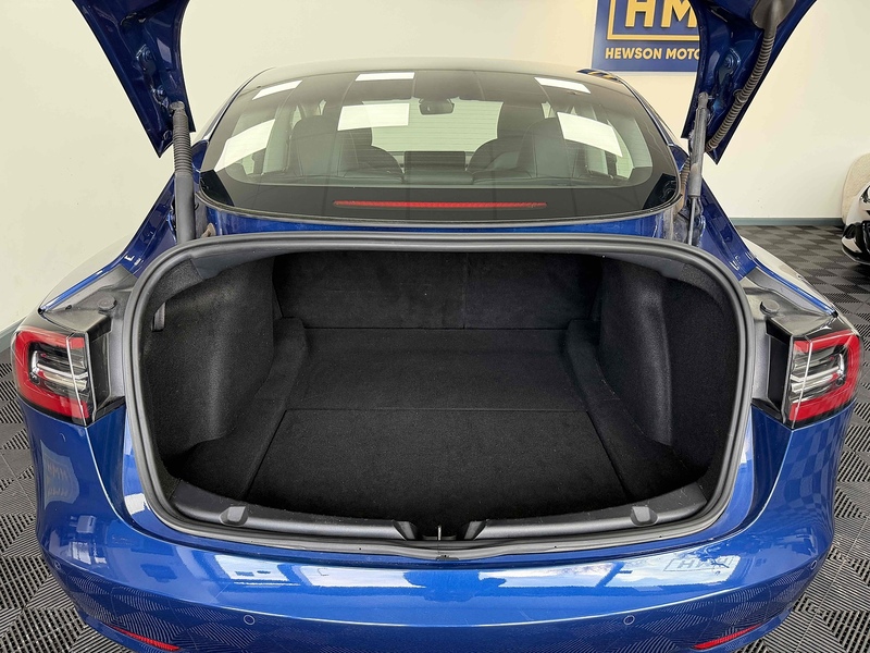 Tesla Model 3 Long Range - U2225