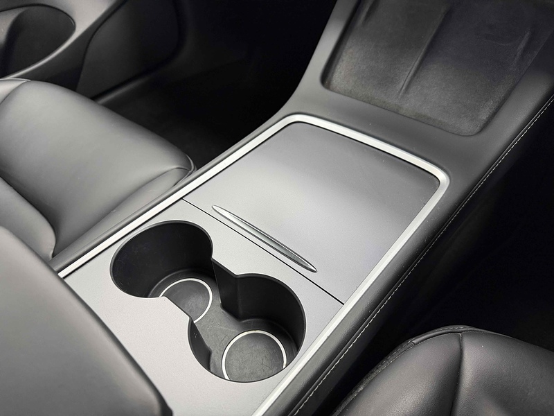 Tesla Model 3 Long Range - U2225