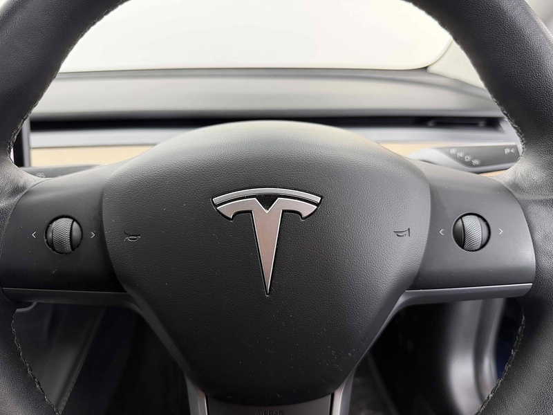 Tesla Model 3 Long Range - U2225