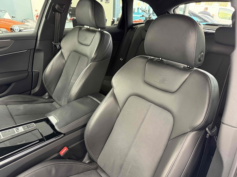 Audi A6 Avant TDI Black Edition - U2227