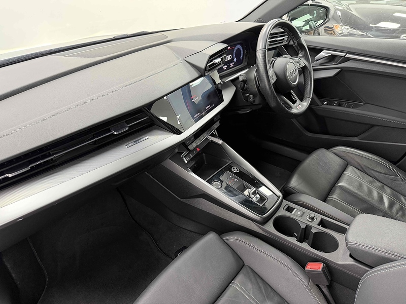 Audi A3 TFSIe S line - U2247