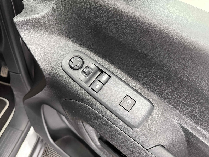 Peugeot Partner BlueHDi 1000 Asphalt - U2253