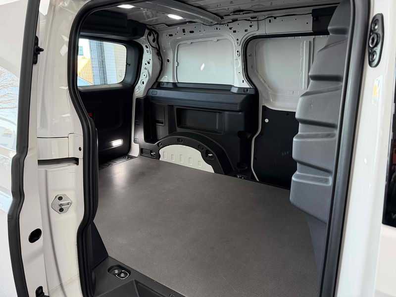 Volkswagen ID. Buzz Cargo Pro Commerce Plus - U2260