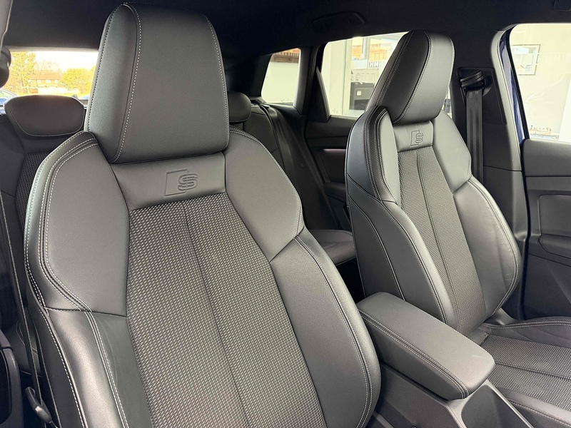 Audi Q4 e-tron S line - U2264