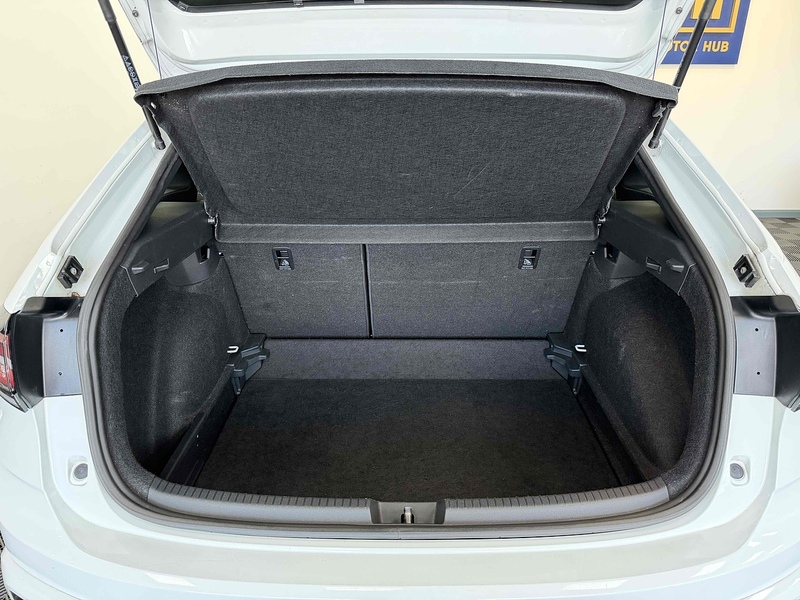 Volkswagen Taigo TSI R-Line - U2271