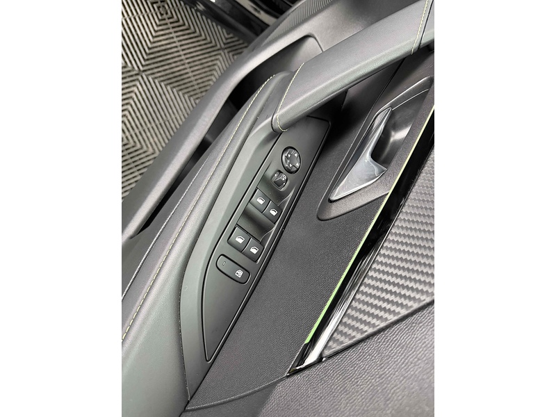 Peugeot 208 PureTech GT Premium - U2277