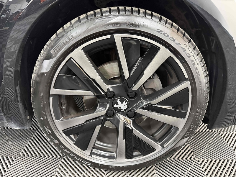 Peugeot 208 PureTech GT Premium - U2277