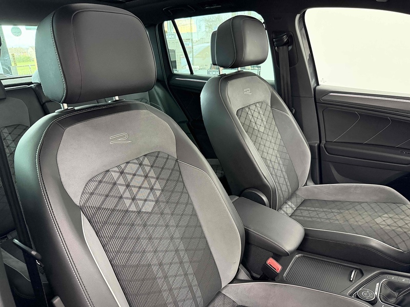 Volkswagen Tiguan TSI R-Line - U2280