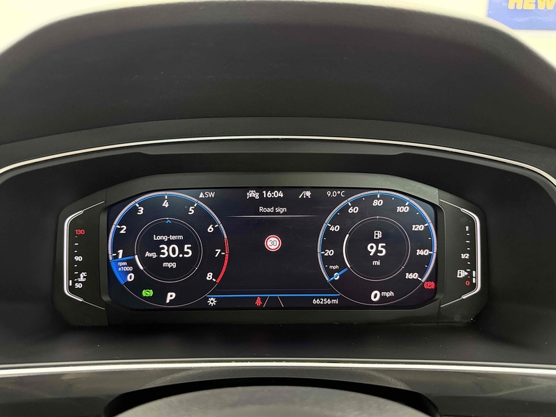 Volkswagen Tiguan TSI R-Line - U2280