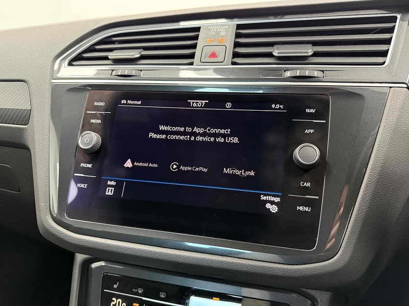 Volkswagen Tiguan TSI R-Line - U2280