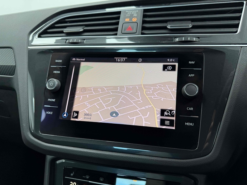 Volkswagen Tiguan TSI R-Line - U2280