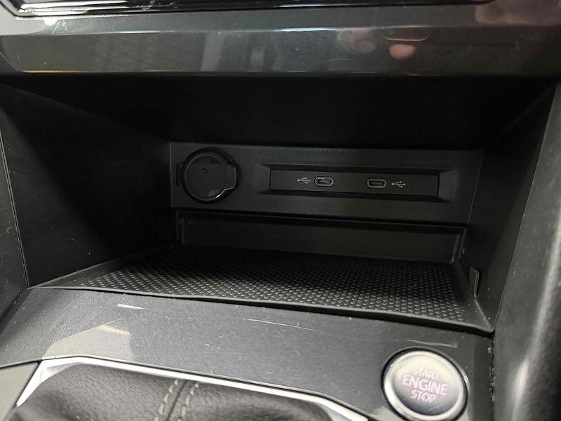 Volkswagen Tiguan TSI R-Line - U2280