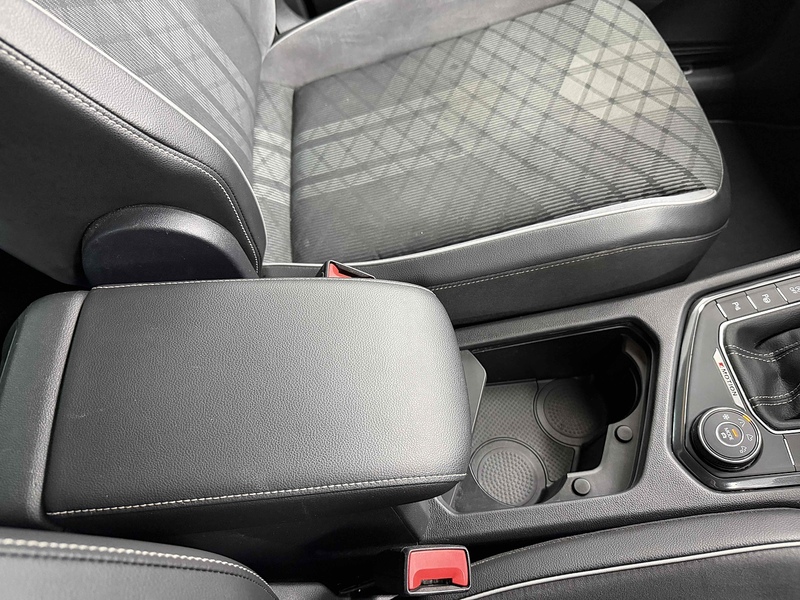 Volkswagen Tiguan TSI R-Line - U2280