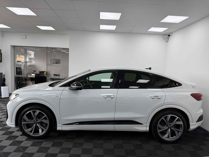 Audi Q4 e-tron Edition 1 - U2294