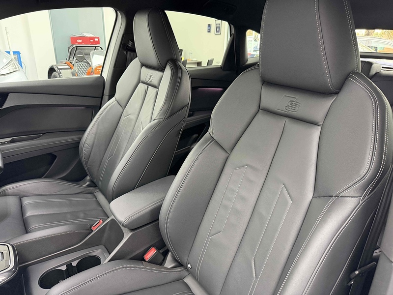 Audi Q4 e-tron Edition 1 - U2294