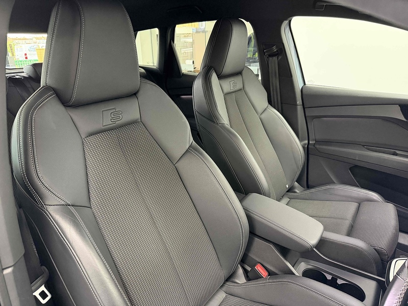 Audi Q4 e-tron S line - U2298