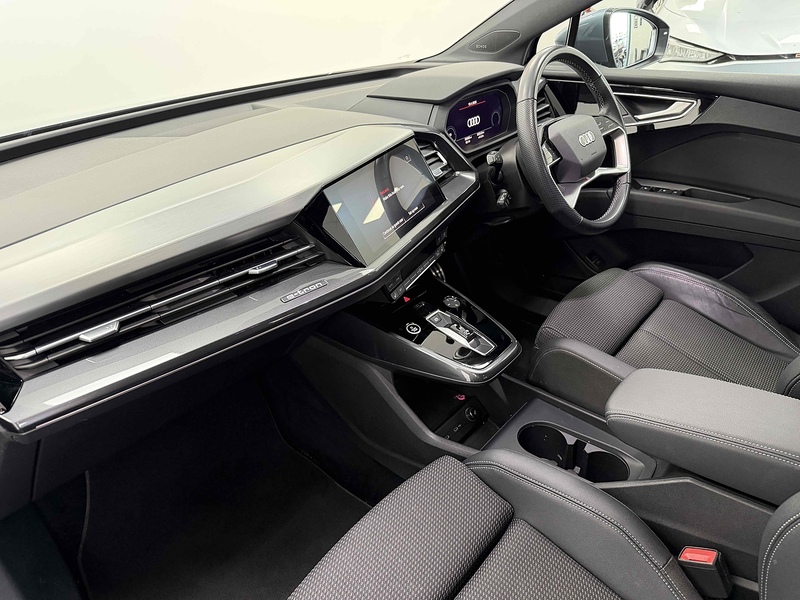 Audi Q4 e-tron S line - U2298