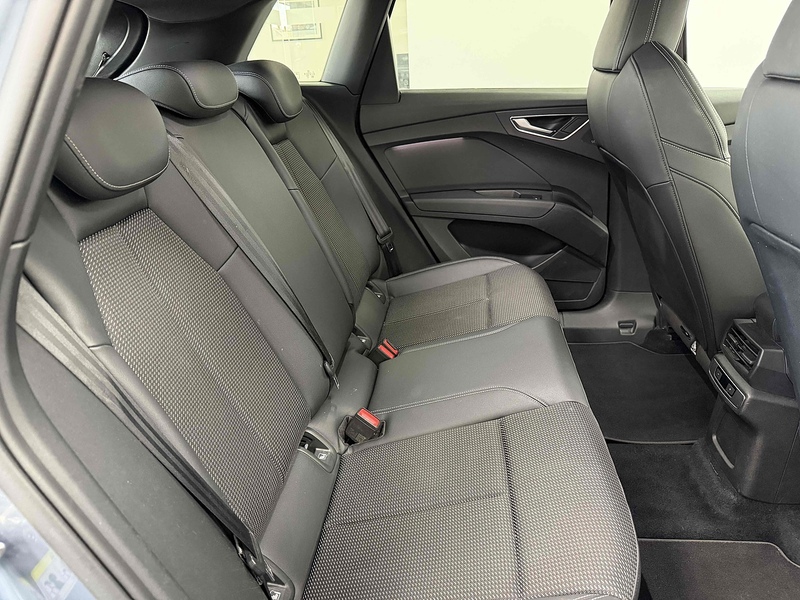 Audi Q4 e-tron S line - U2298