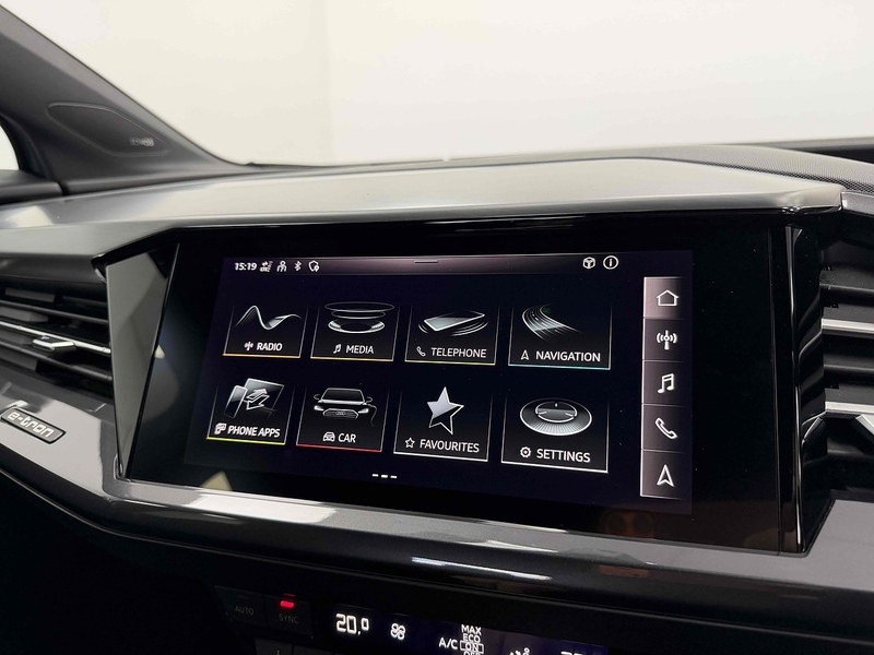 Audi Q4 e-tron S line - U2298