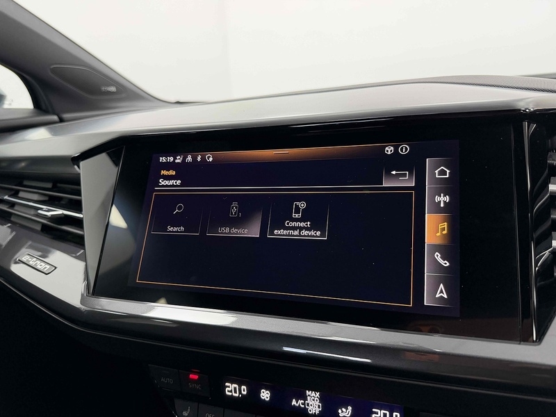 Audi Q4 e-tron S line - U2298