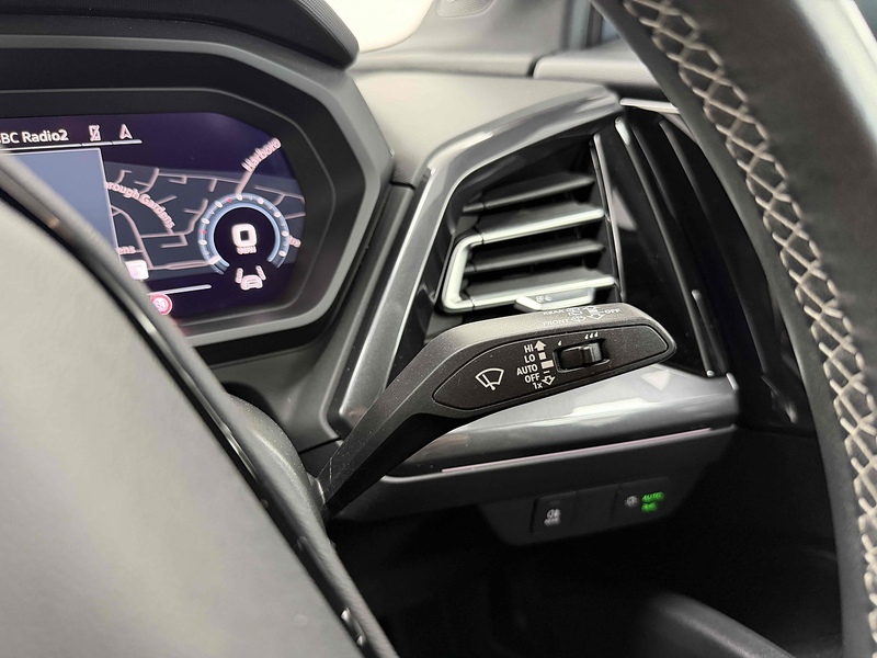 Audi Q4 e-tron S line - U2298