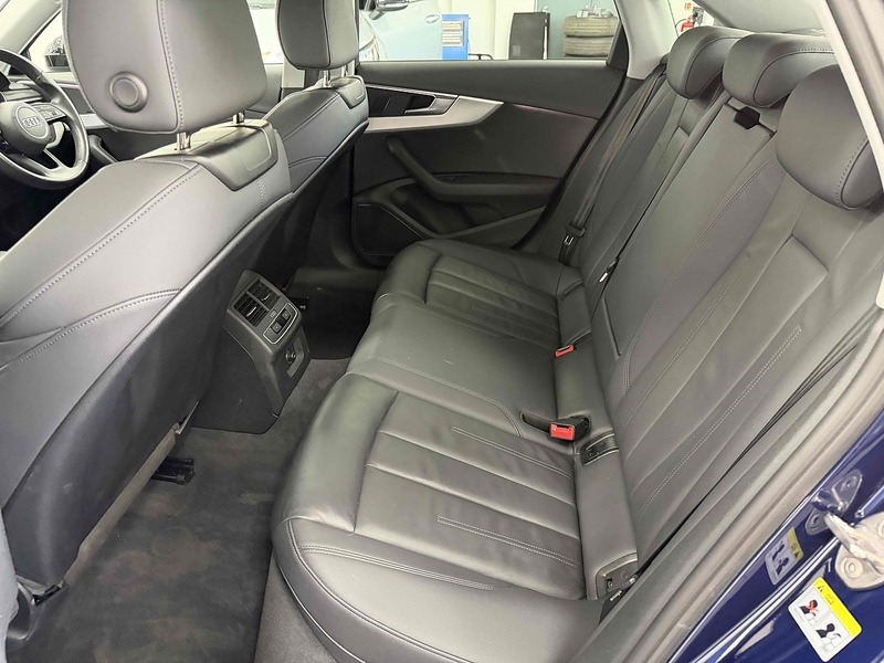Audi A4 TFSI Sport Edition - U2303