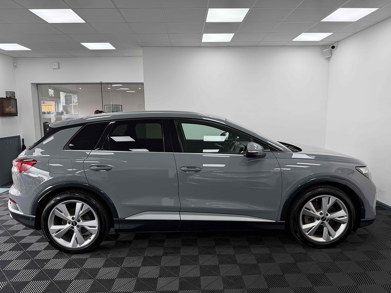Audi Q4 e-tron S line - U2305