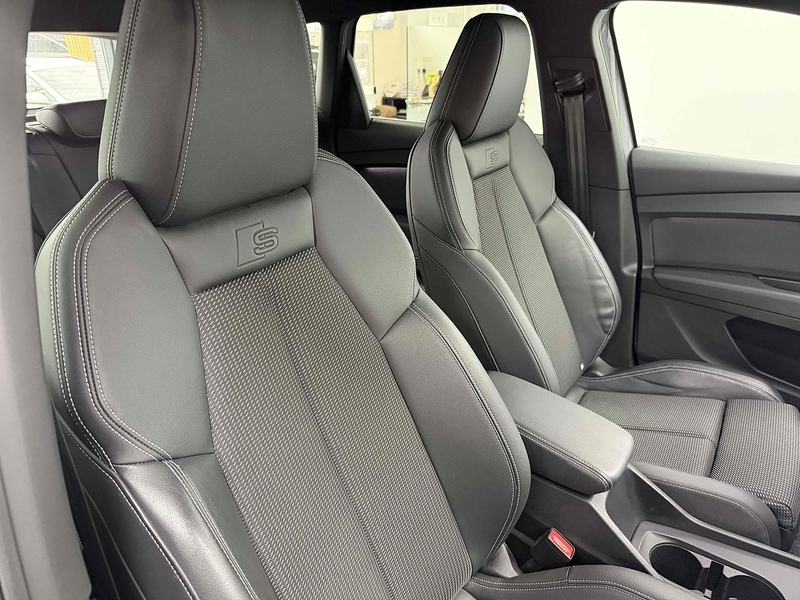 Audi Q4 e-tron S line - U2305