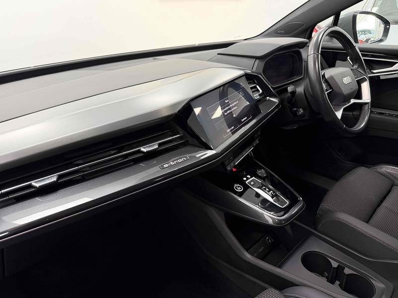 Audi Q4 e-tron S line - U2305