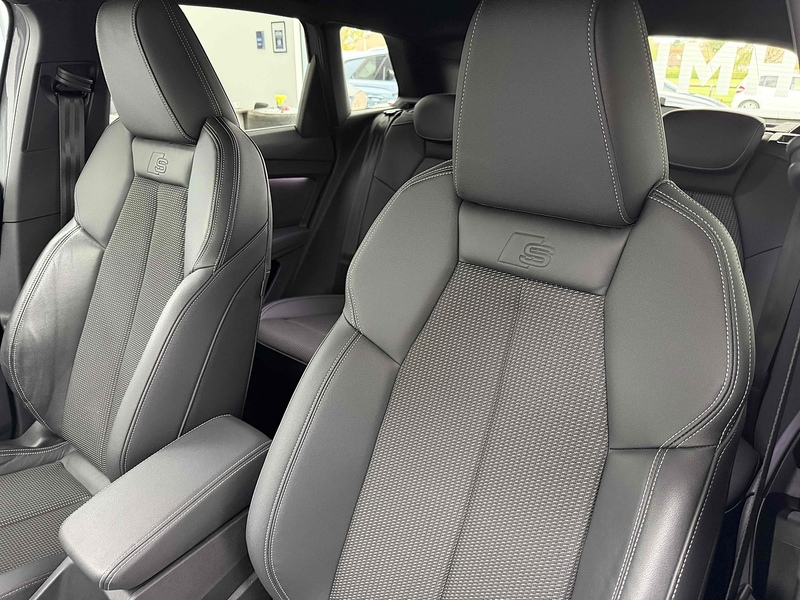 Audi Q4 e-tron S line - U2305