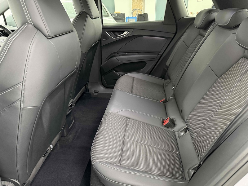 Audi Q4 e-tron S line - U2305