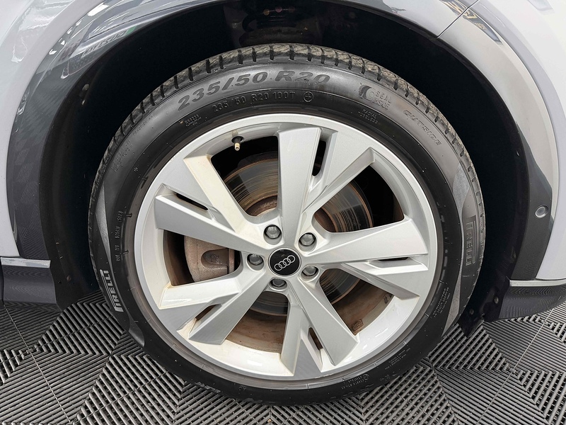 Audi Q4 e-tron S line - U2305