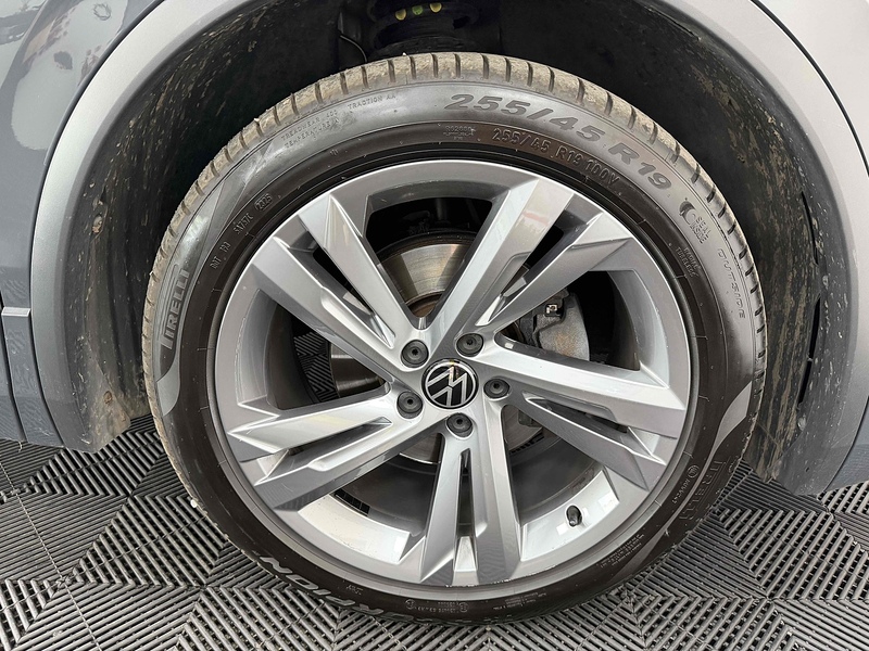Volkswagen Tiguan TSI R-Line Edition - U2314