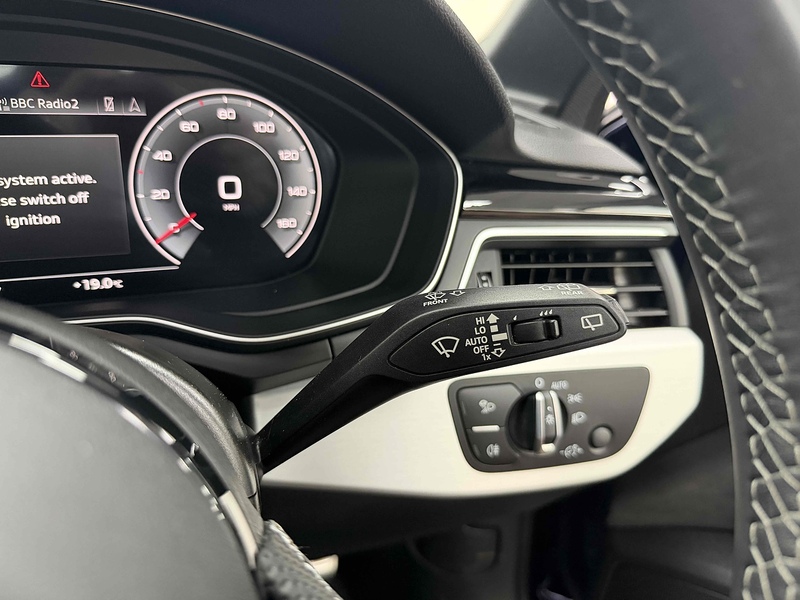 Audi A4 Avant TFSI S line - U2318