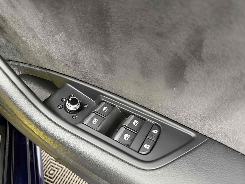 Audi A4 Avant TFSI S line - U2318
