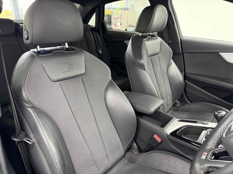 Audi A4 TFSI S line - U2331