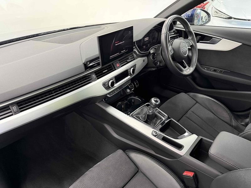 Audi A4 TFSI S line - U2331