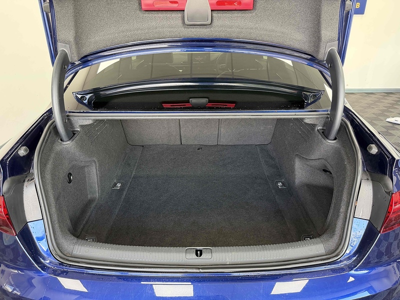 Audi A4 TFSI S line - U2331