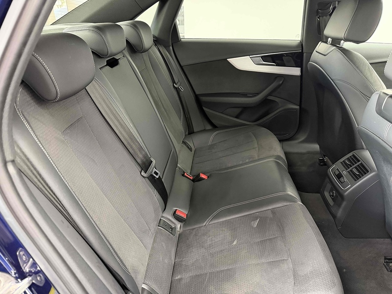 Audi A4 TFSI S line - U2331
